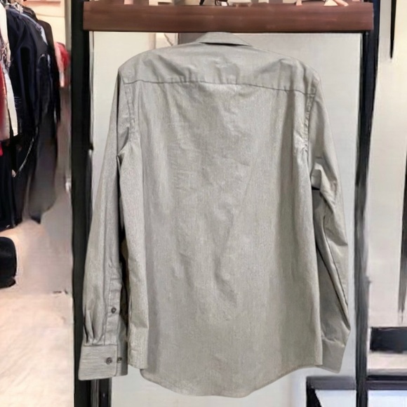 𝅺Men’s Van Heusen button down dress shirt. - Picture 3 of 8